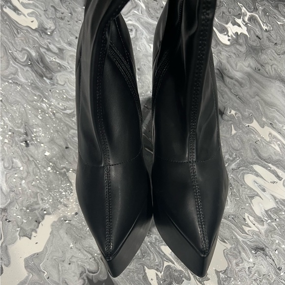 Pointed Toe Platform Ankle Boots - Picture 3 of 4